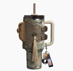 POST MALONE X STANLEY QUENCHER TUMBLER/POUCH BELT 40 OZ In Hand