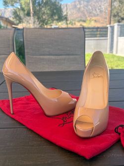 Christian Louboutin Very Privé Nude Patent Leather Heels – Size 37