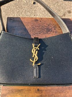 NEVER BEEN USED SAINT LAURENT YSL WOMENS PURSE