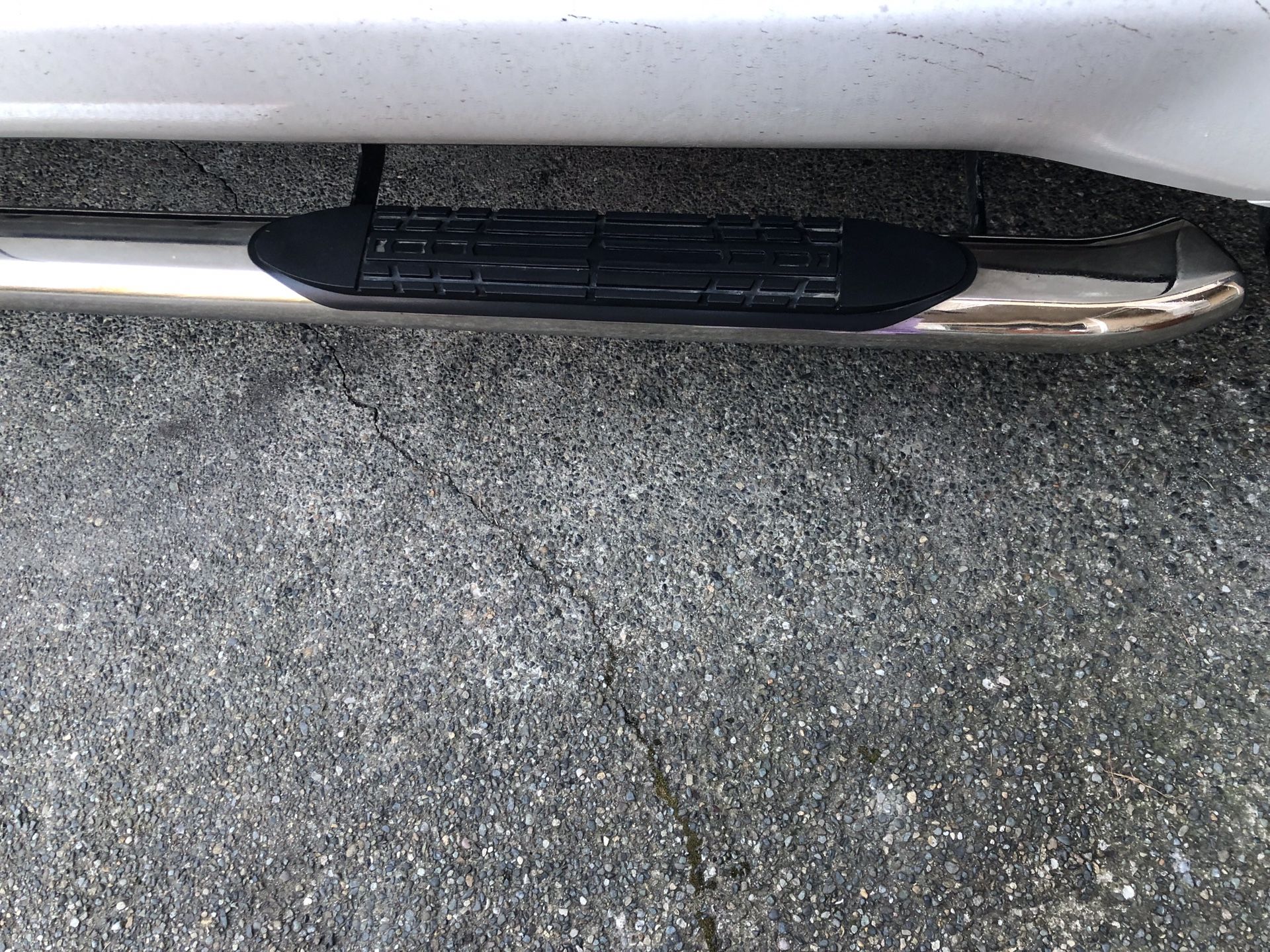 Step rail/Step bar brand new - Toyota Tundra 2017