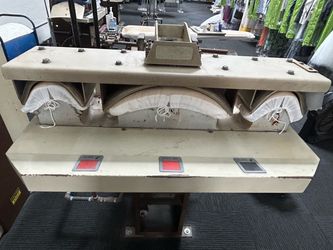 Dry cleaners shirt unit press