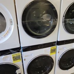 NEW LG WASHTOWER FRONT LOAD WASHER 4.5cu Ft And GAS DRYER SET EASY TO REACH CENTER CONTROLS 