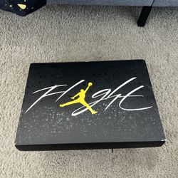 Jordan 4 YELLOW Thunders Size 9.5