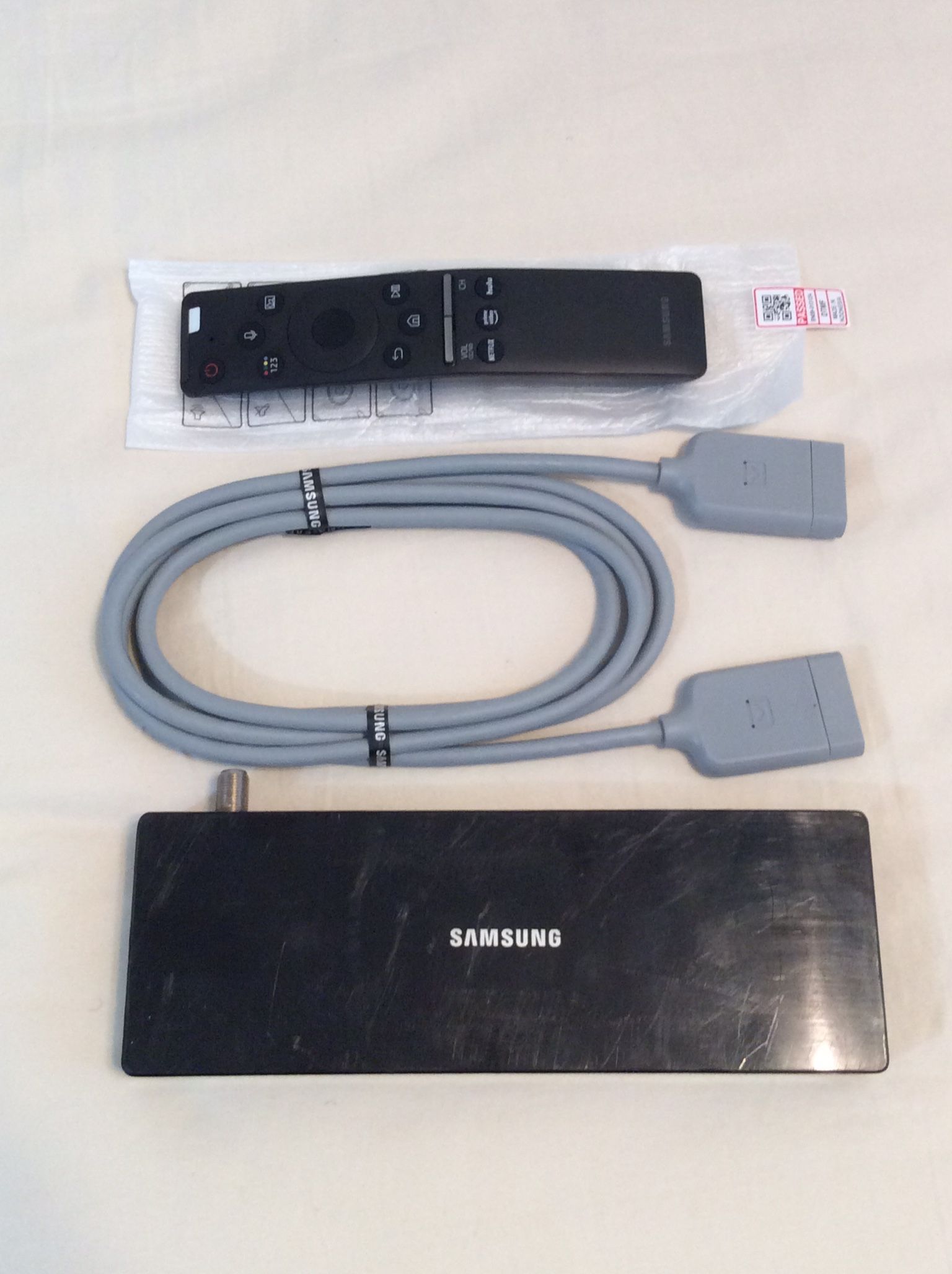 Samsung One Connect Box, Cable and Remote For - UN82MU8000 - UN75MU8000 - UN65MU8500