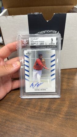 Rafael Devers 2/30 Beckett 9 Autographed Baseball Card