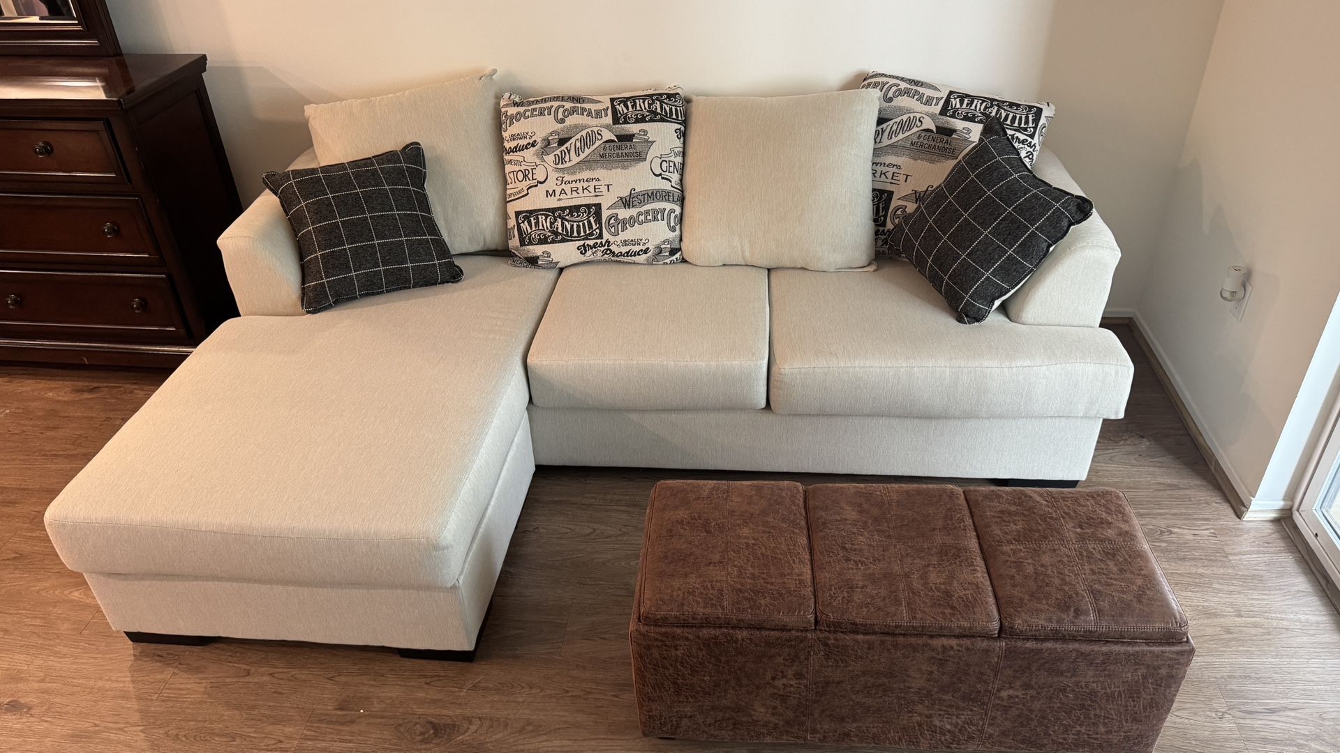 Couch For sale - Like new!