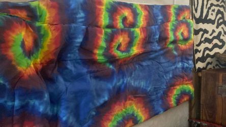 Tie dye queen comforter