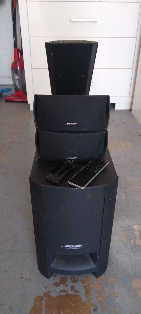 Bose Speakers Subwoofer And Sound Bar.