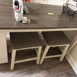 Kitchen Island With 4 Stools 