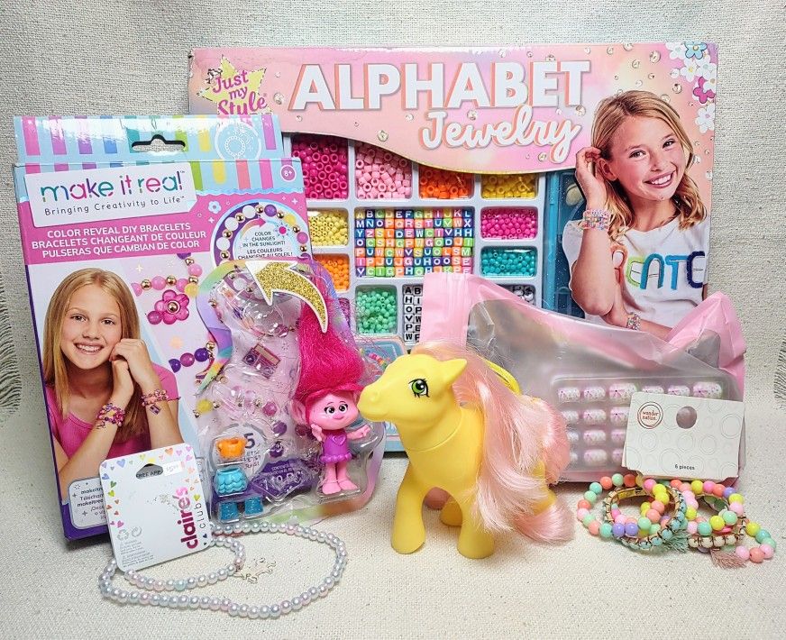 Lot Of Child Jewelry Kits Beads Bracelets My Little Pony Troll Doll Press-On Nails Unicorn Necklace