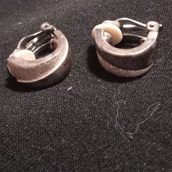 givenvhy hoop cuff earings