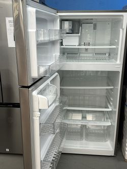 Clearance🚨30” Top Freezer Refrigerator with Ice Maker🧊