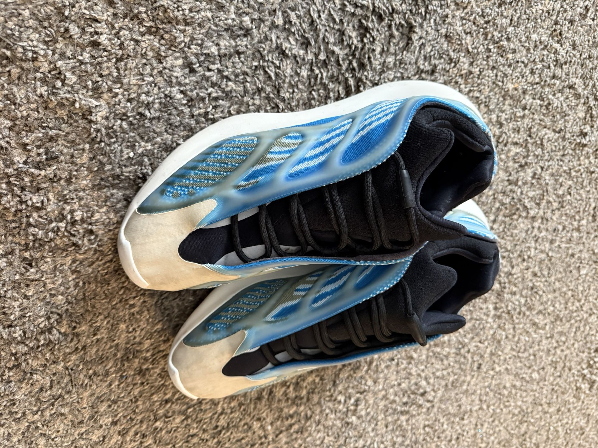Yeezy 700 V3 Arzareth Size 12