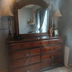 Dresser 