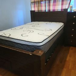 NEW QUEEN-SIZE PILLOW TOP MATTRESS AND BOX SPRING 💤