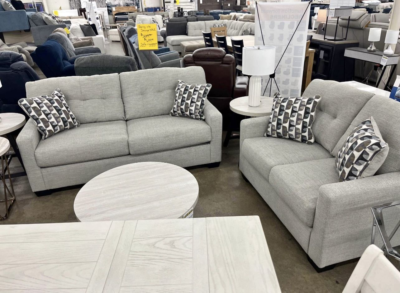 Amazing 4th Of July Sale!🇺🇸🇺🇸Ashley Sofa & Loveseat.