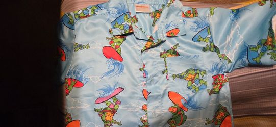 Boys size 7-8 button up ninja turtles shirt