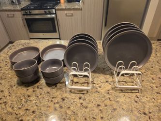 16-Piece Dinnerware Set Brand New