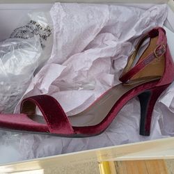 Brand New Bandolino Women's Heels Size 7 1/2