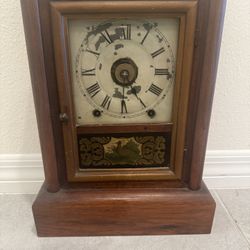 Antique Seth Thomas Mantle Clock with Key