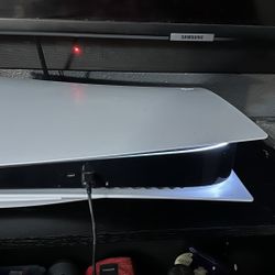 Selling PS5 with wireless Turtle Beach Headset