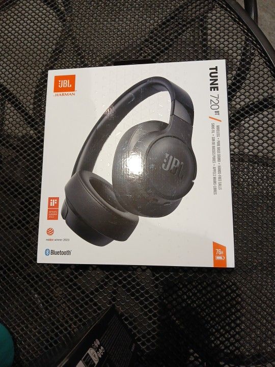 JBL Tune 720 Wireless Headphones