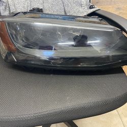 11-18 Vw Jetta Halogen Headlight Right Passenger Side