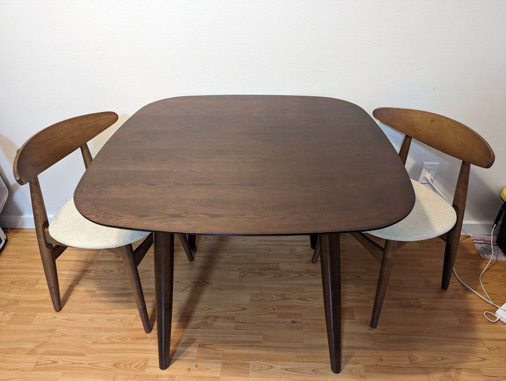 Dining table + 2 Chairs