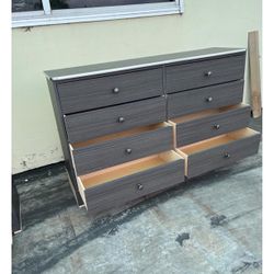 Dresser/Eight drawers dresser