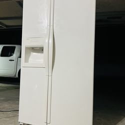 Kenmore excellent working side-by-side refrigerator freezer white