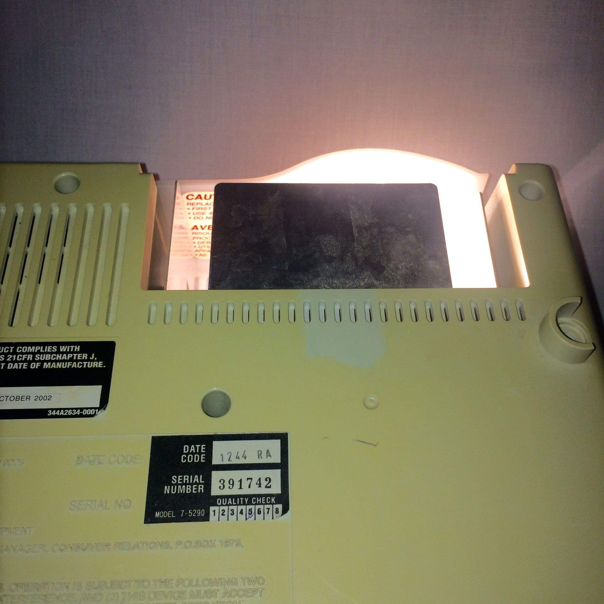 GE Spacemaker 75290 under CD player / radio w/light for Sale