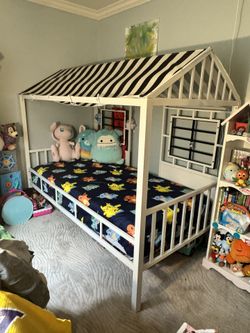 Canopy Bed complete with memory foam mattress EUC