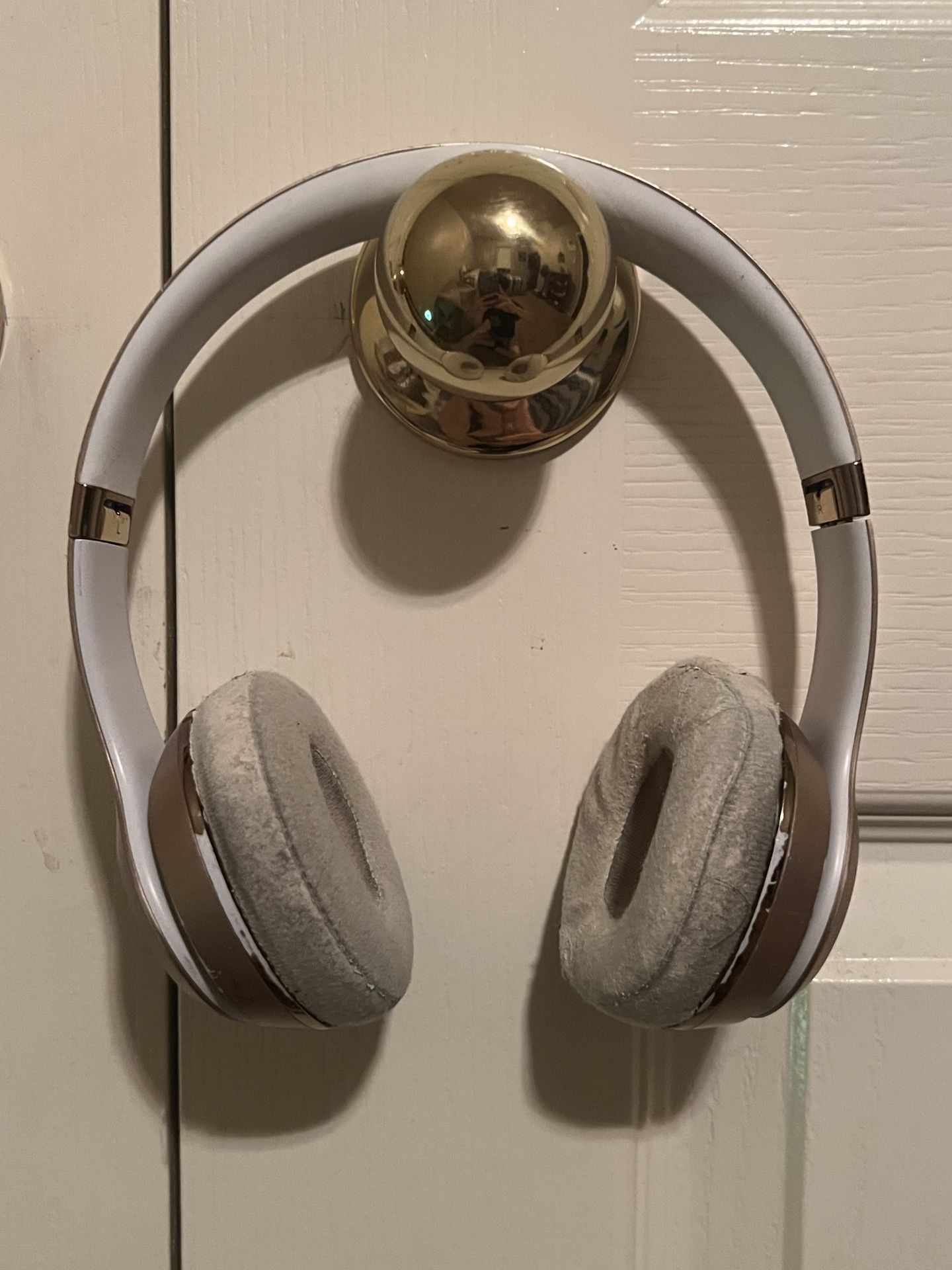 Beats By Dr. Dre Solo3 Wireless Headphones Gold And White