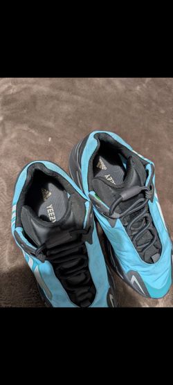 Yeezys women shoes 700