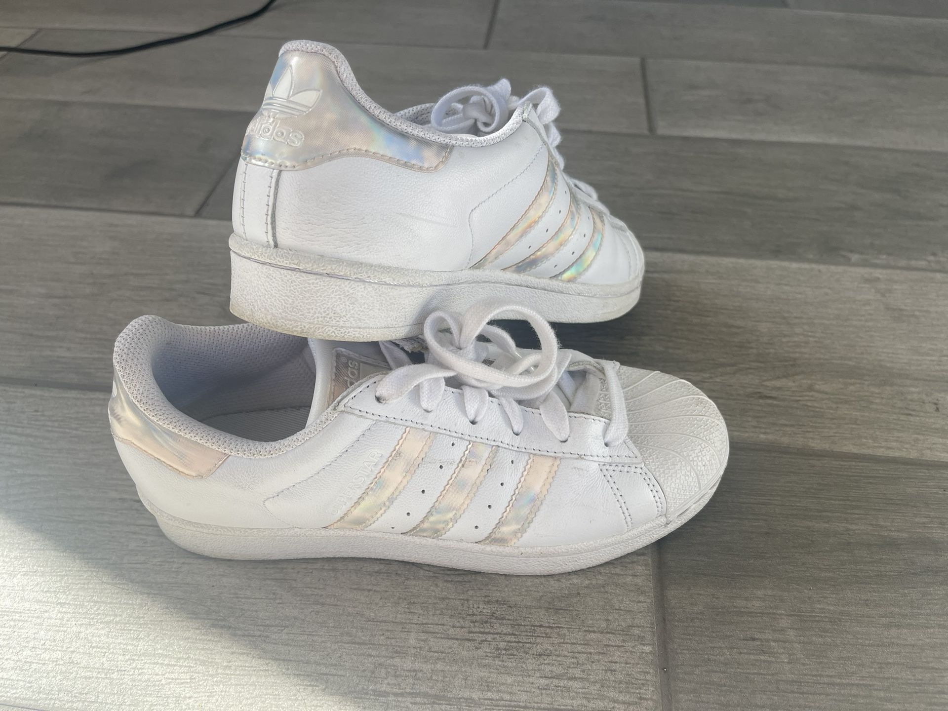 Adidas Superstar Girls size 6.5 Rarely Used.i