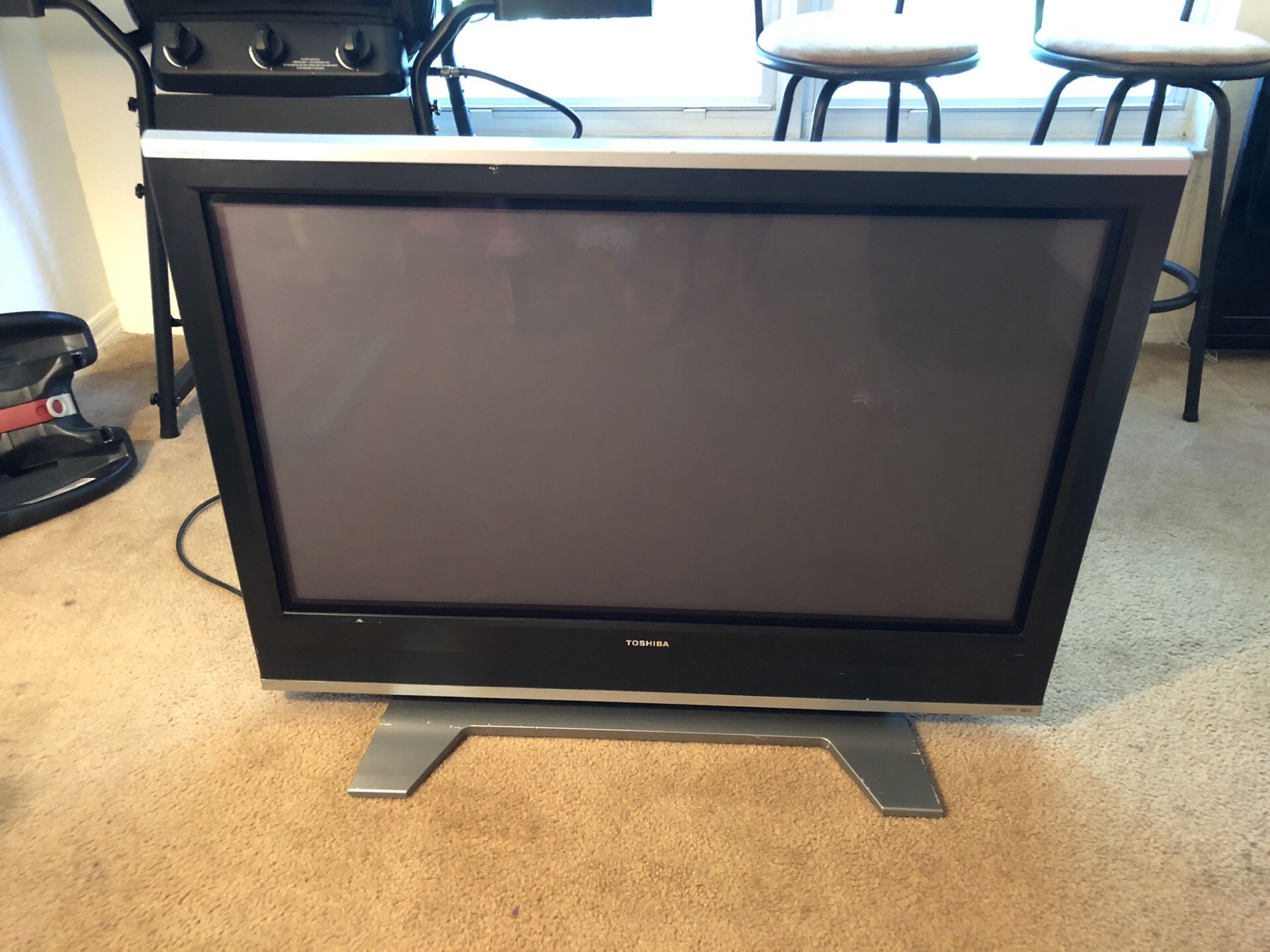 Toshiba 42" TheaterWide HD Plasma TV - Black Finish - 42HP66. (NO REMOTE)