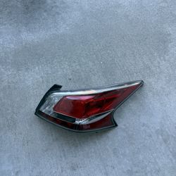2013 2014 2015 Nissan Altima Rear Taillight Housing