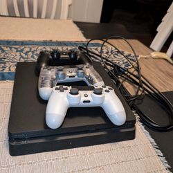 PS4 Slim 