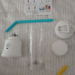Portable Mixer With Straws