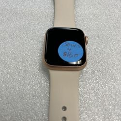 Apple Watch Series 4 GPS 40mm Good Condition 