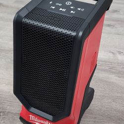 Milwaukee M18 Bluetooth Jobsite Speaker NEW!

