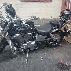 2002 Honda VT750CDB