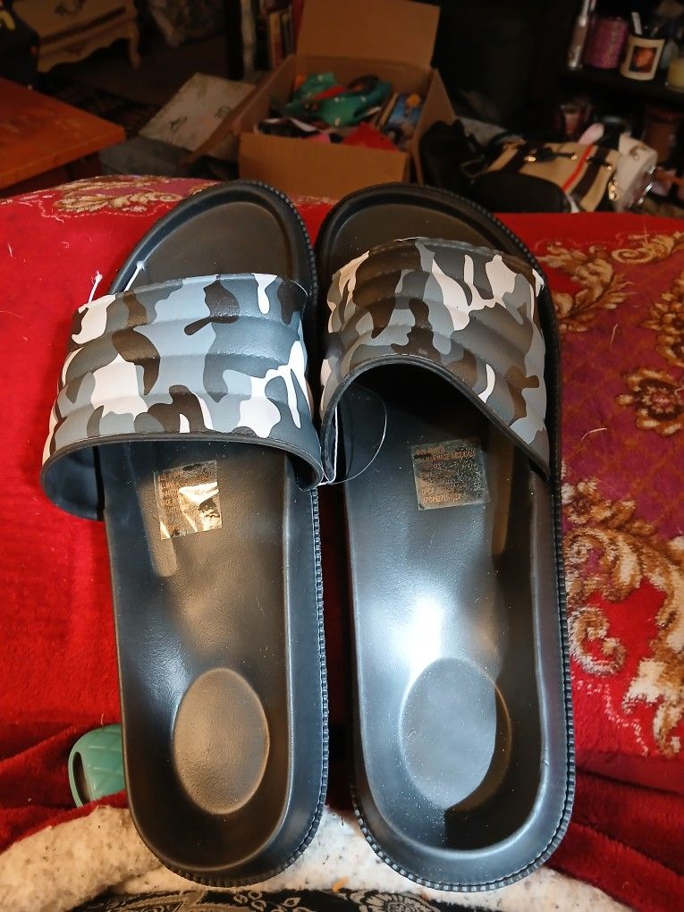 Size 10/11  Shoes For 10.00