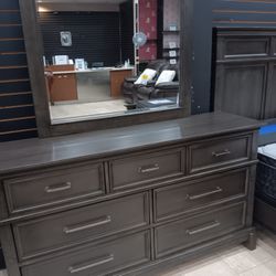 *June Sale Event!!!*---Attractive Lindex Queen Bedroom Sets---Limited Stock!!!---Delivery And Financing🤠