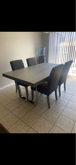 Modern Cindy Crawford Gray Dining Table & 6 Chairs – Good Condition