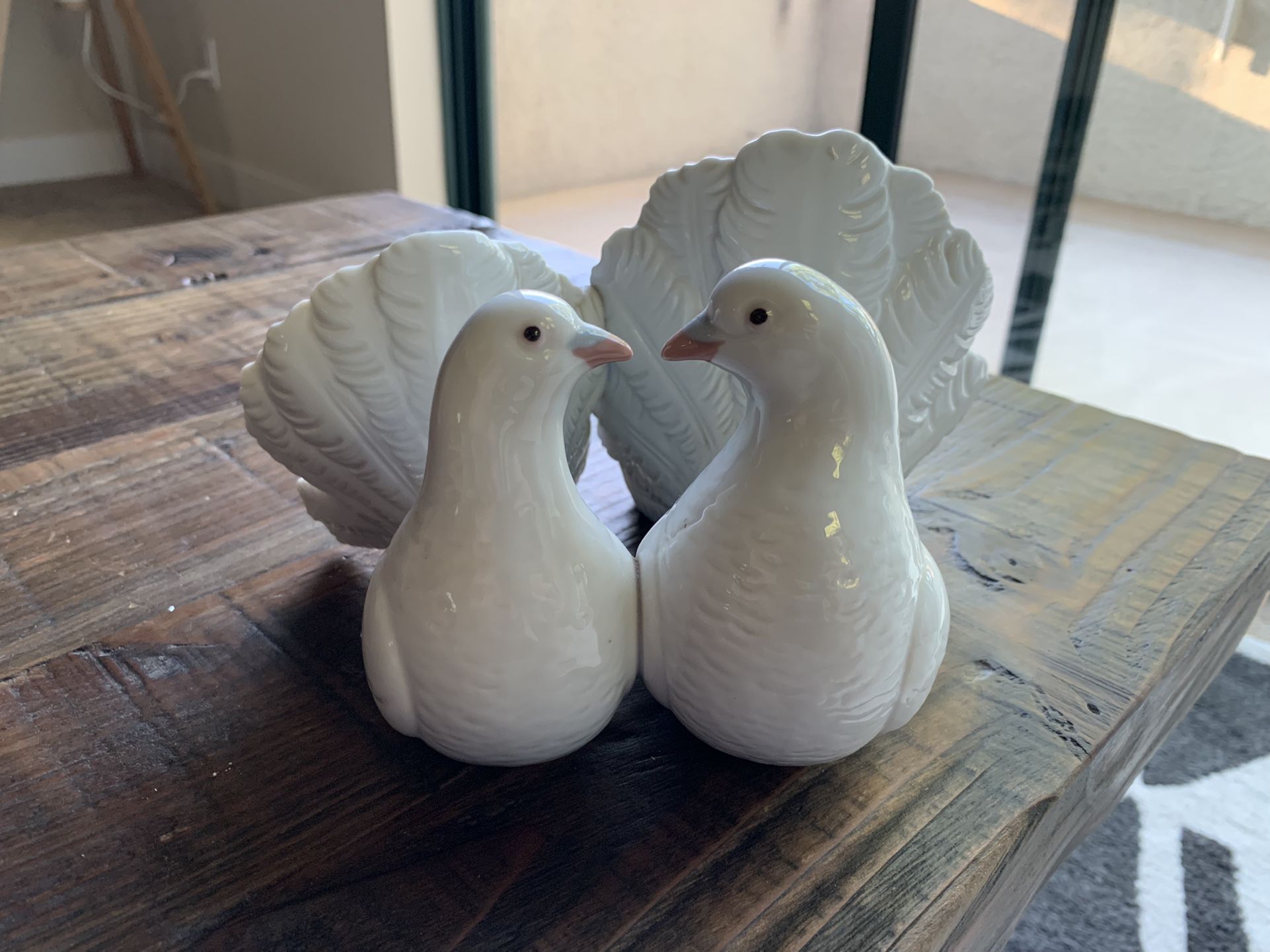 Lladro Couple of Doves Figurine