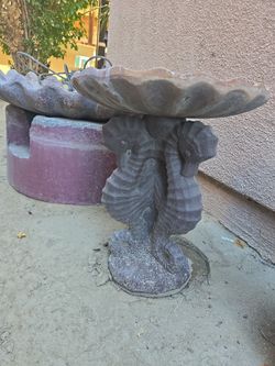 Free Concrete seahorse fountain