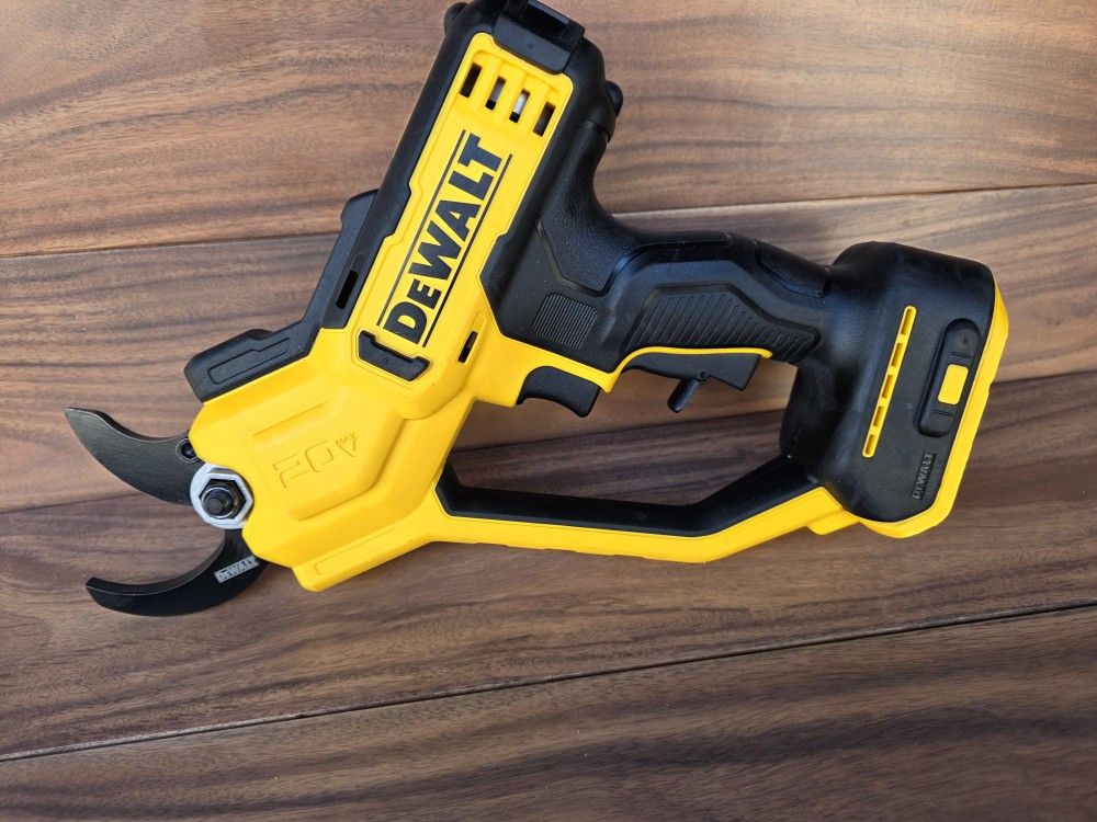 20V MAX Cordless Battery Powered Pruner (Tool Only