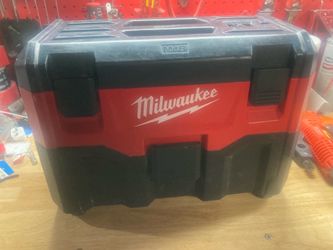 M18 Milwaukee vacuum with 9 AH battery