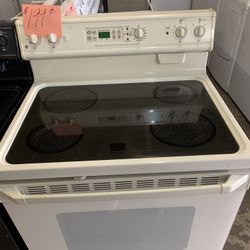 Ge Glass Top Stove . Lots Of  Stoves Warehouse pricing. Warranty  . Delivery Available . 2522 Market st. 33901